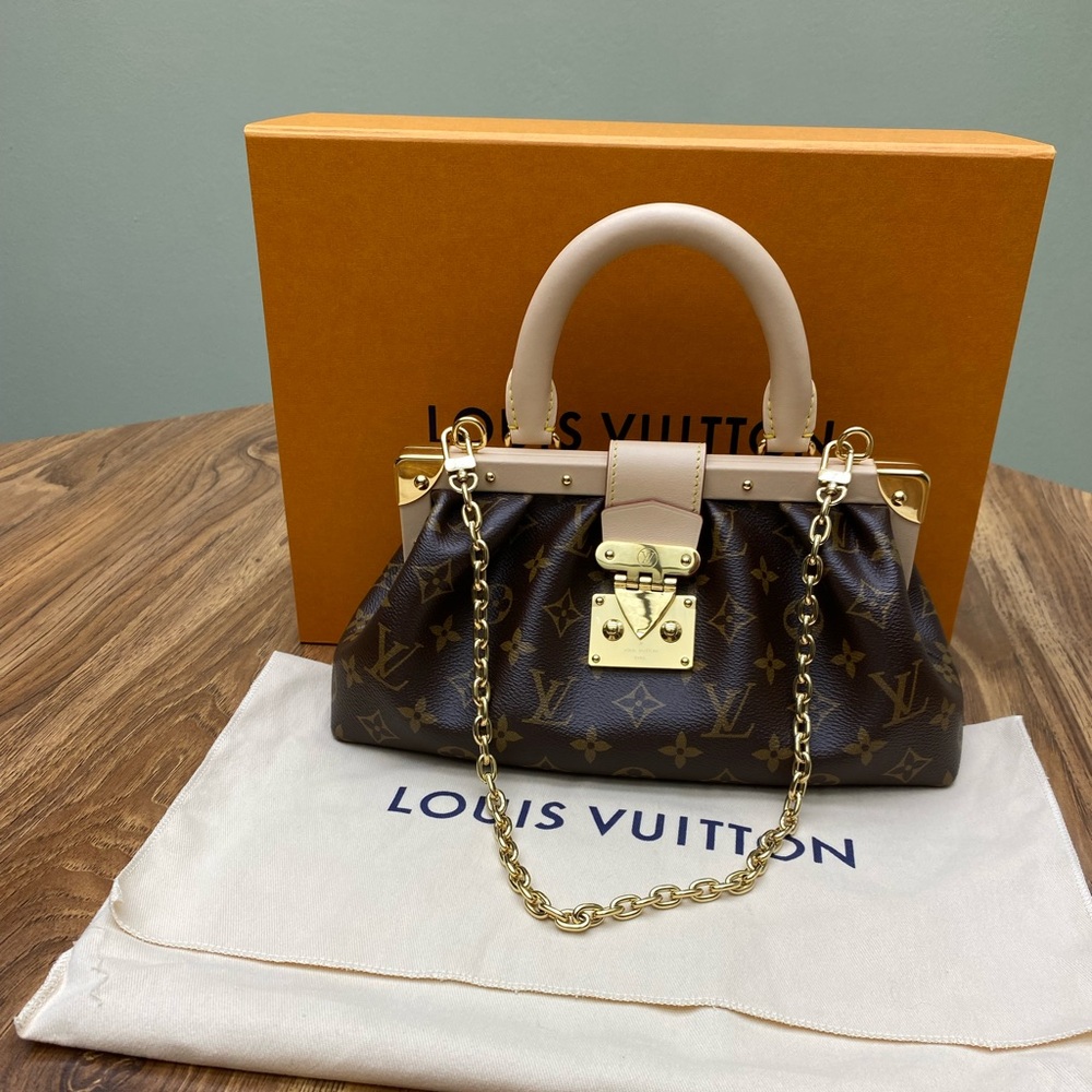 NWT LOUIS VUITTON CLUTCH